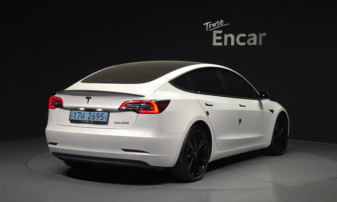 Tesla Model 3 — фото 3