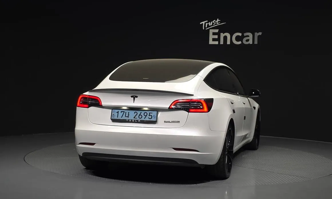 Tesla Model 3 — фото 5