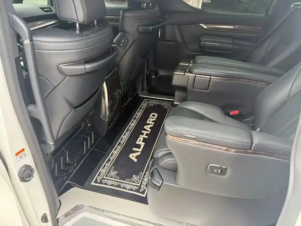Toyota Alphard — фото 3