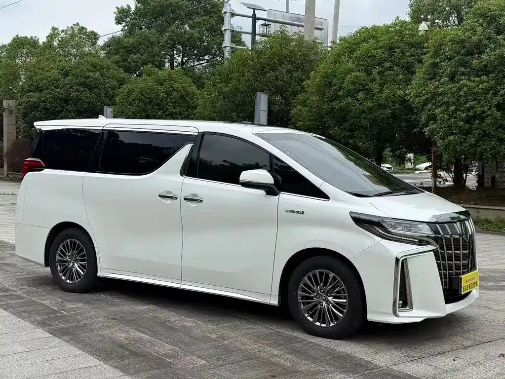 Toyota Alphard — фото 9