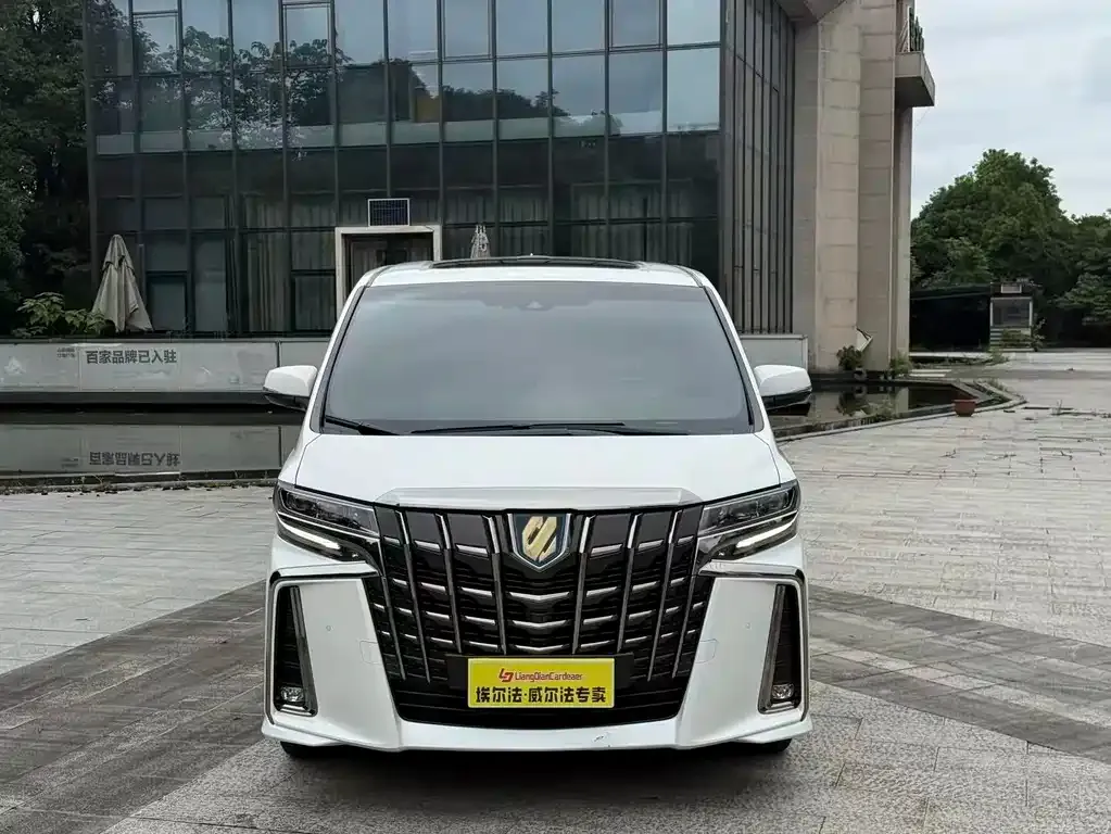 Toyota Alphard — фото 2