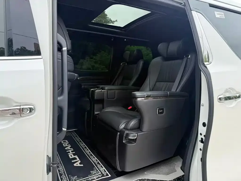 Toyota Alphard — фото 4