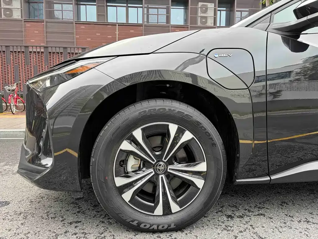 Toyota Platinum 4X 2026 из CN, фото 8