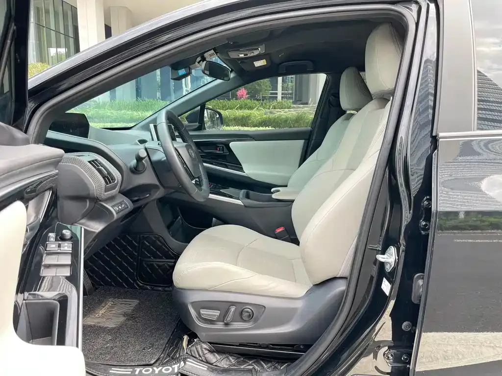 Toyota Platinum 4X 2024 из CN, фото 8