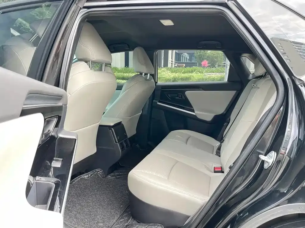 Toyota Platinum 4X 2024 из CN, фото 3