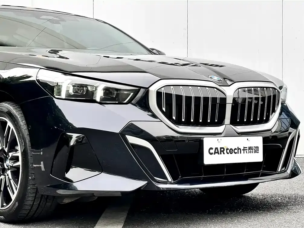 BMW 5 Series — фото 9