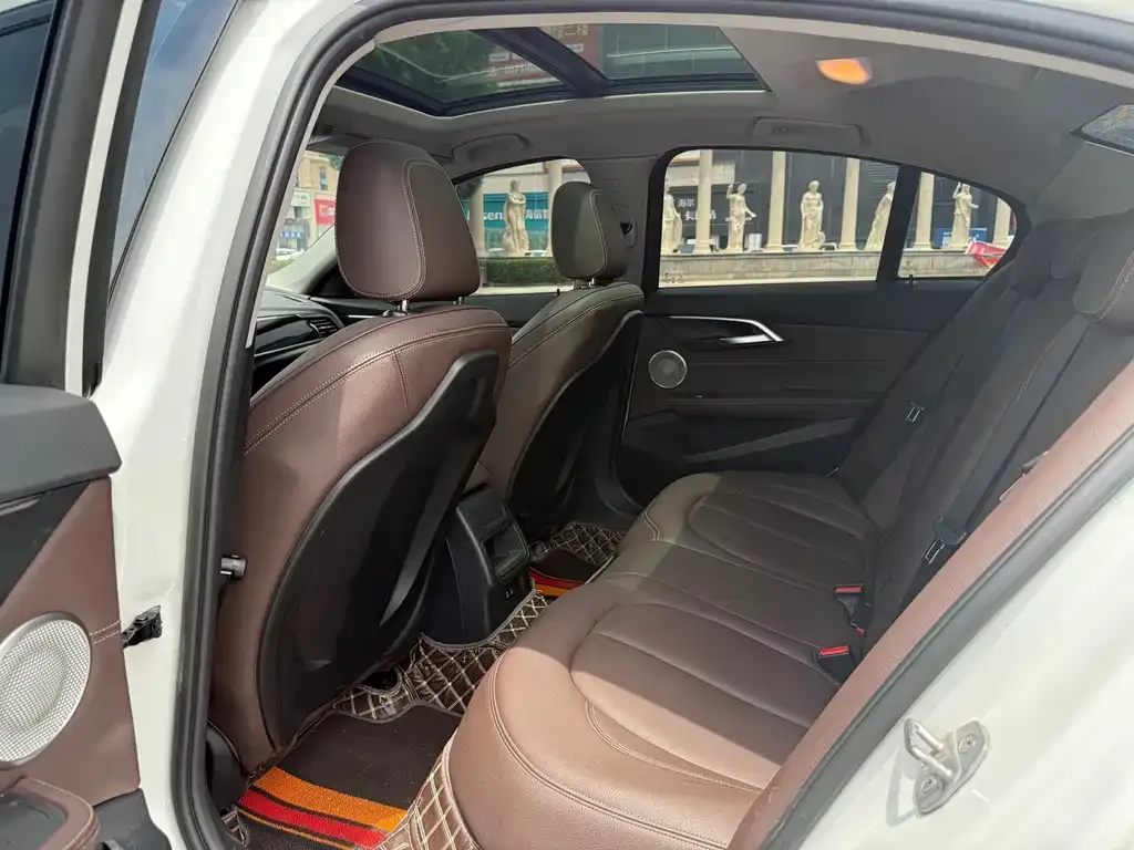 BMW 1 Series 2023 из CN, фото 3