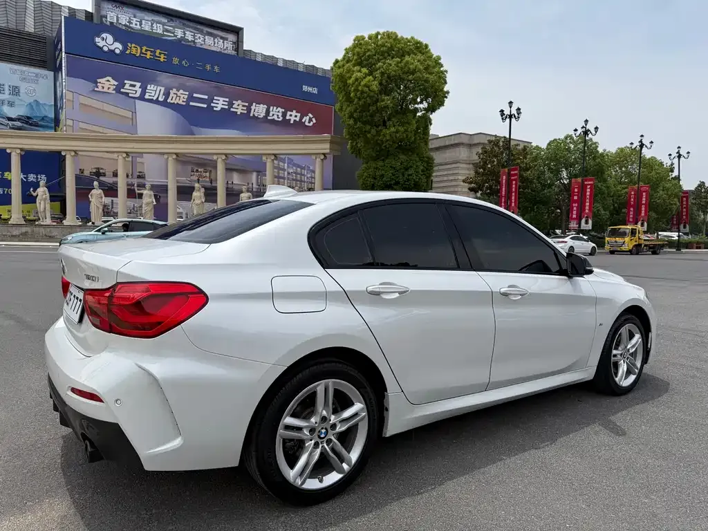 BMW 1 Series 2023 из CN, фото 9