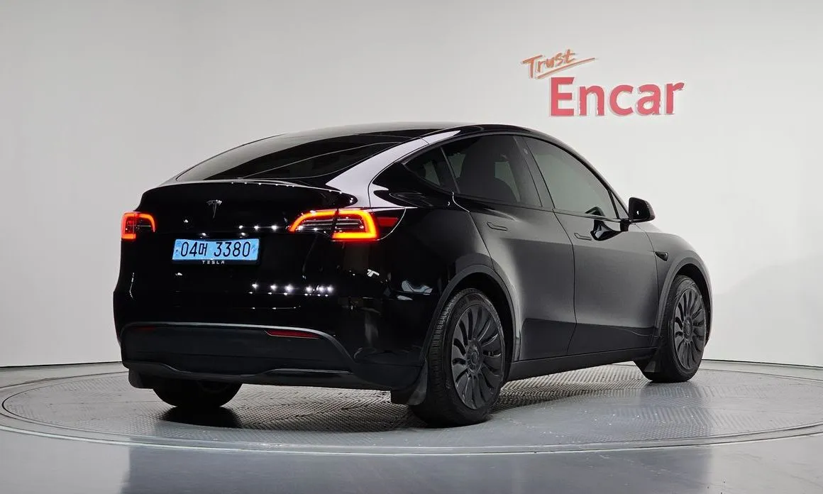 Tesla Model Y — фото 8