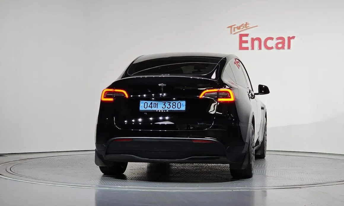 Tesla Model Y — фото 9