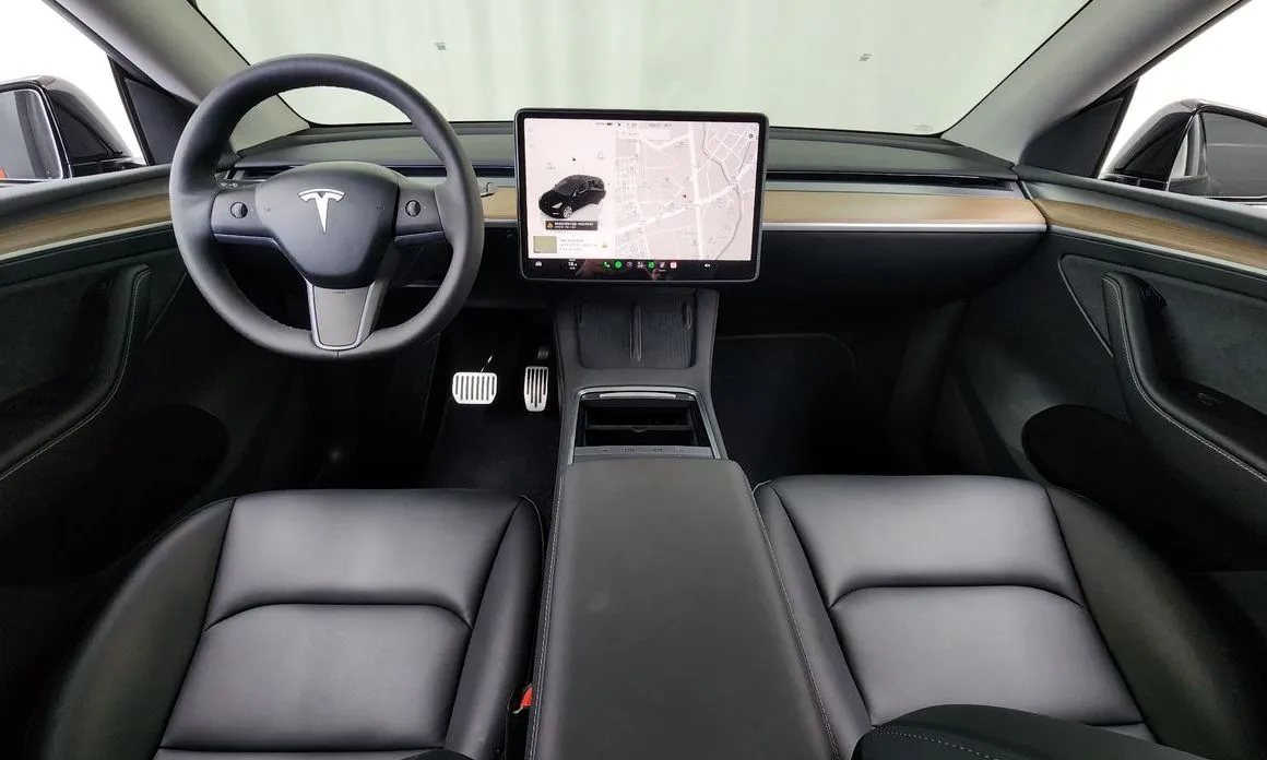 Tesla Model Y — фото 10
