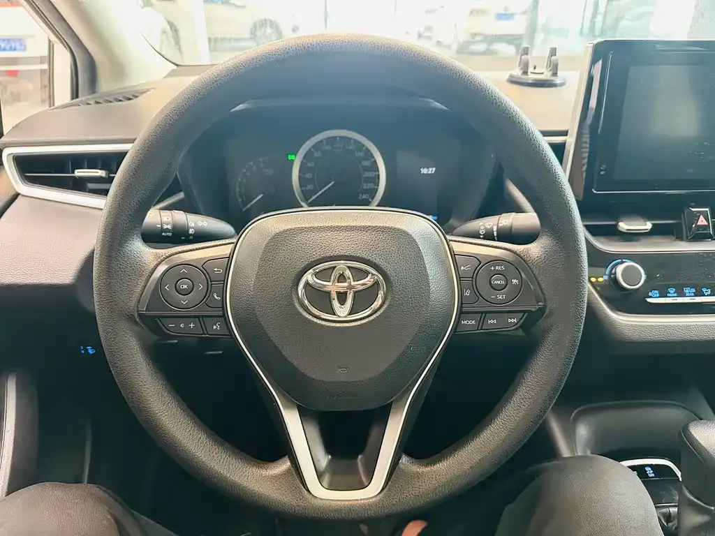 Toyota Corolla — фото 9