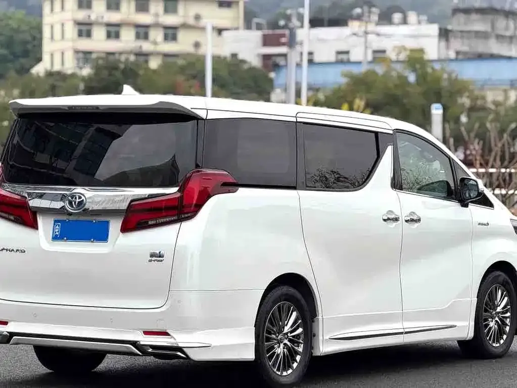 Toyota Alphard — фото 8