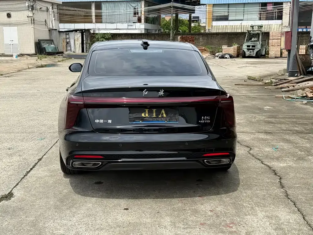 Hongqi H5 — фото 10