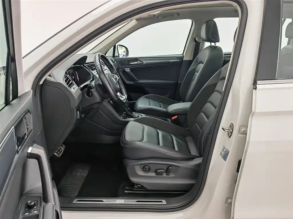 Volkswagen Tiguan L — фото 8