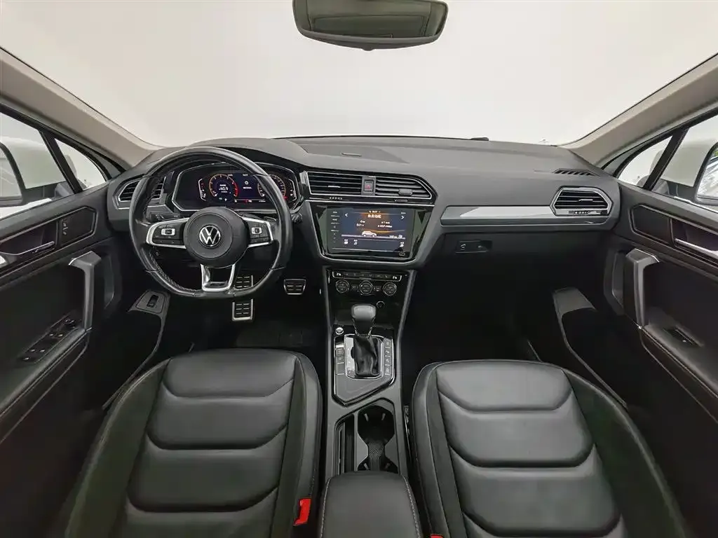 Volkswagen Tiguan L — фото 7