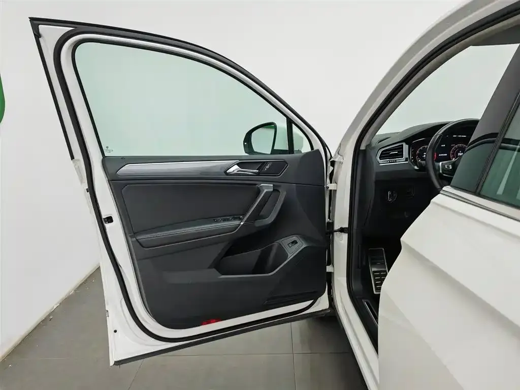 Volkswagen Tiguan L — фото 3
