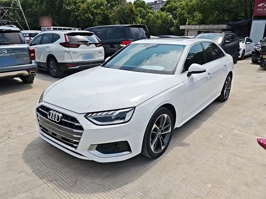 Audi A4L — фото 1