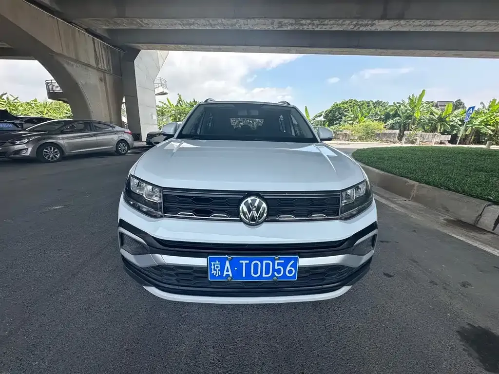 Volkswagen T-Cross — фото 1