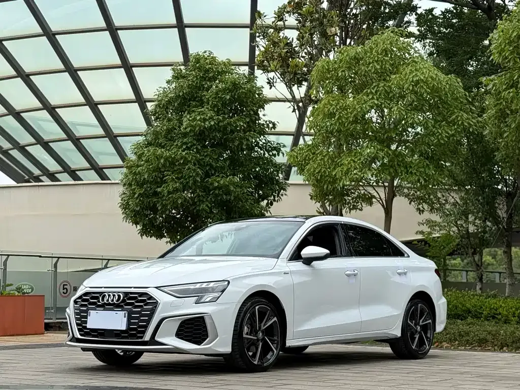 Audi A3 — фото 1