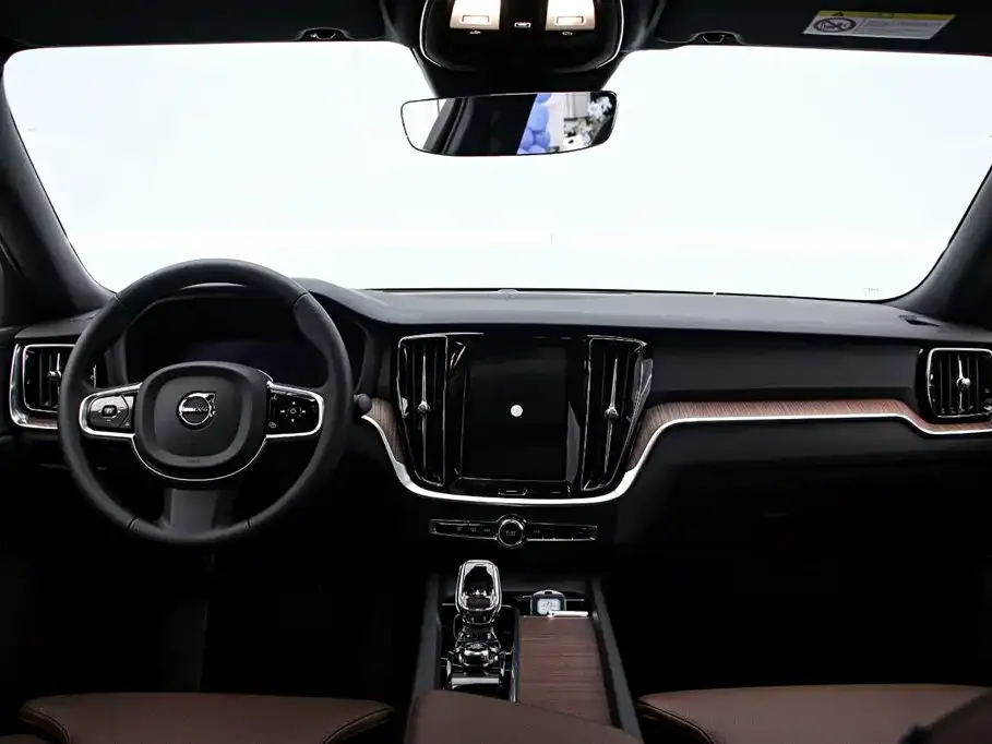 Volvo S60 — фото 10