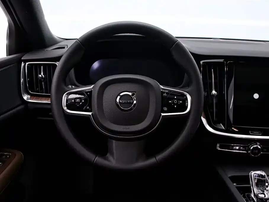 Volvo S60 — фото 9