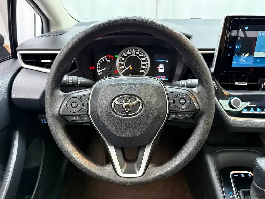Toyota Corolla — фото 5