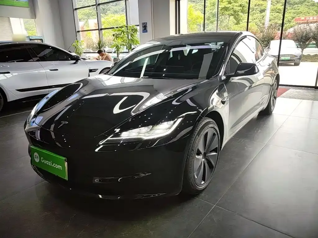 Tesla Model 3 — фото 1