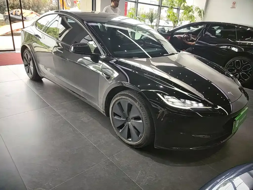 Tesla Model 3 — фото 8