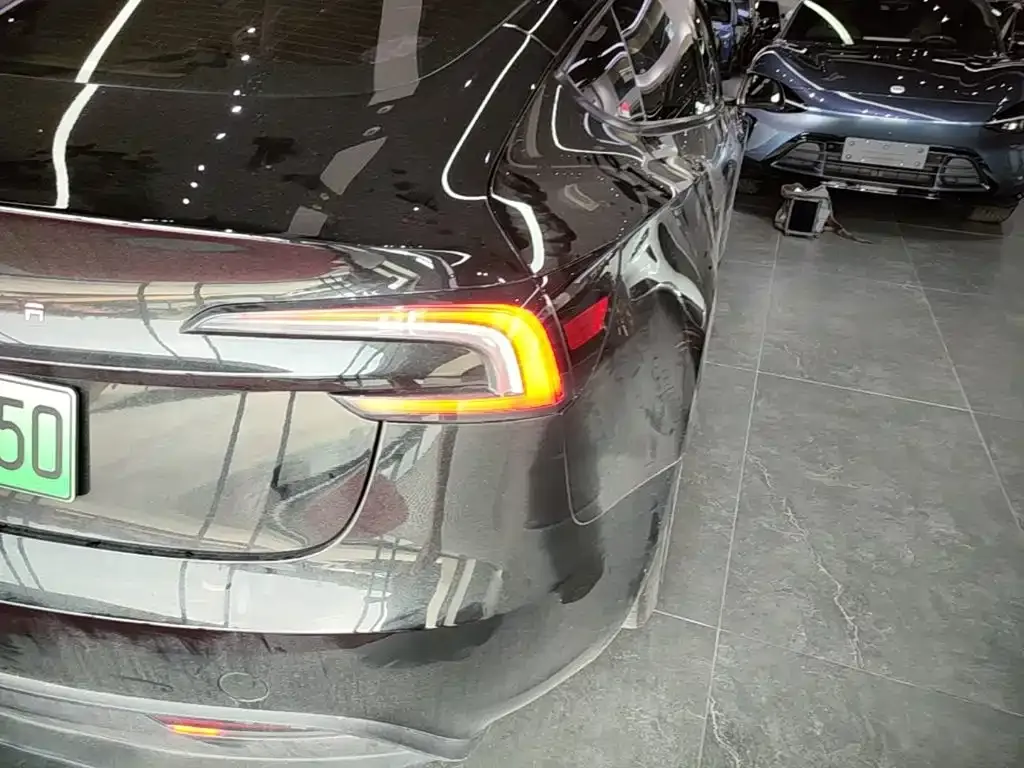 Tesla Model 3 — фото 10