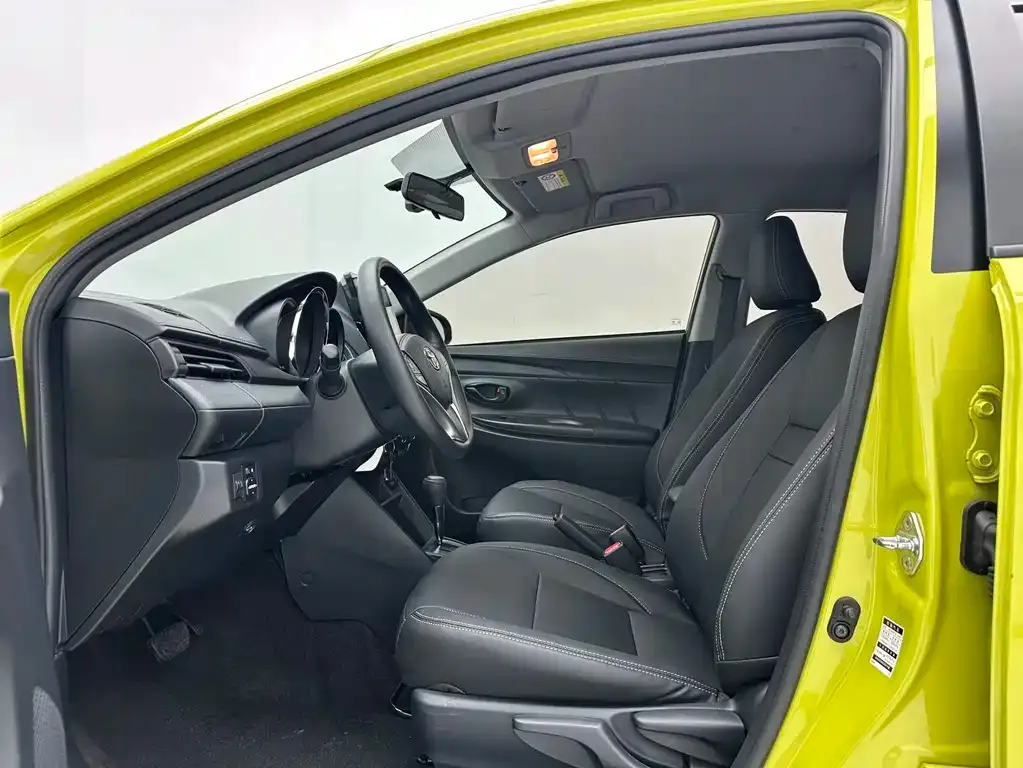 Toyota Yaris L — фото 4