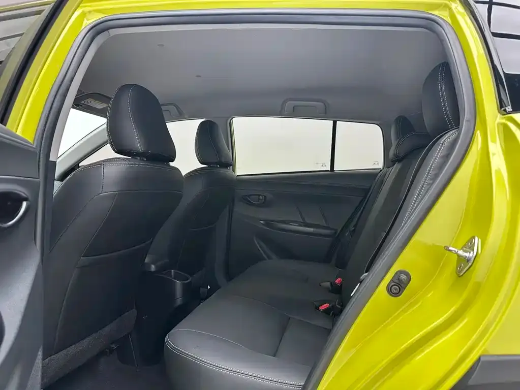 Toyota Yaris L — фото 5