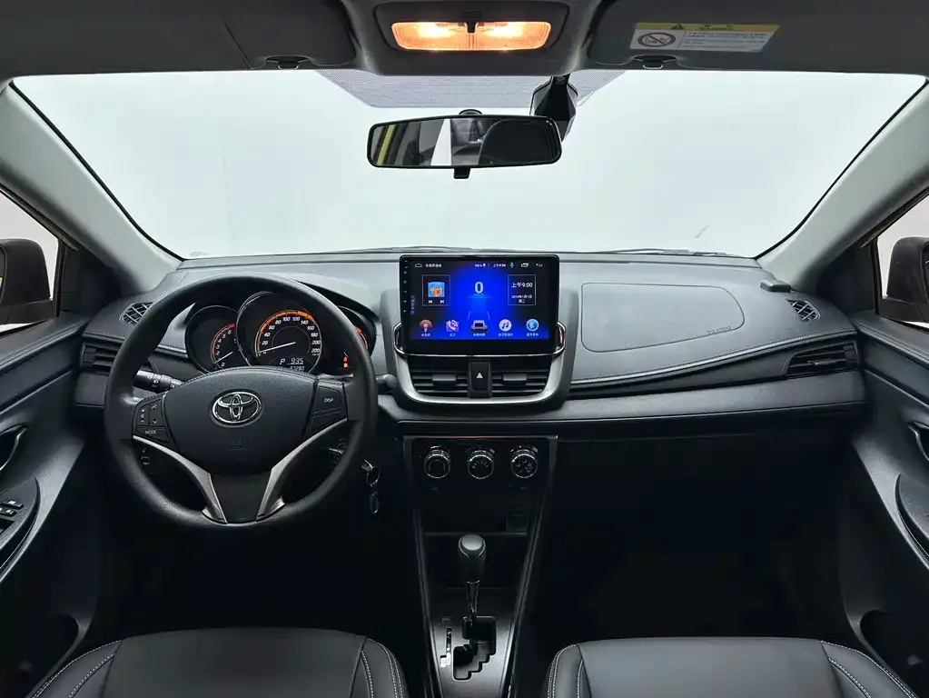 Toyota Yaris L — фото 10