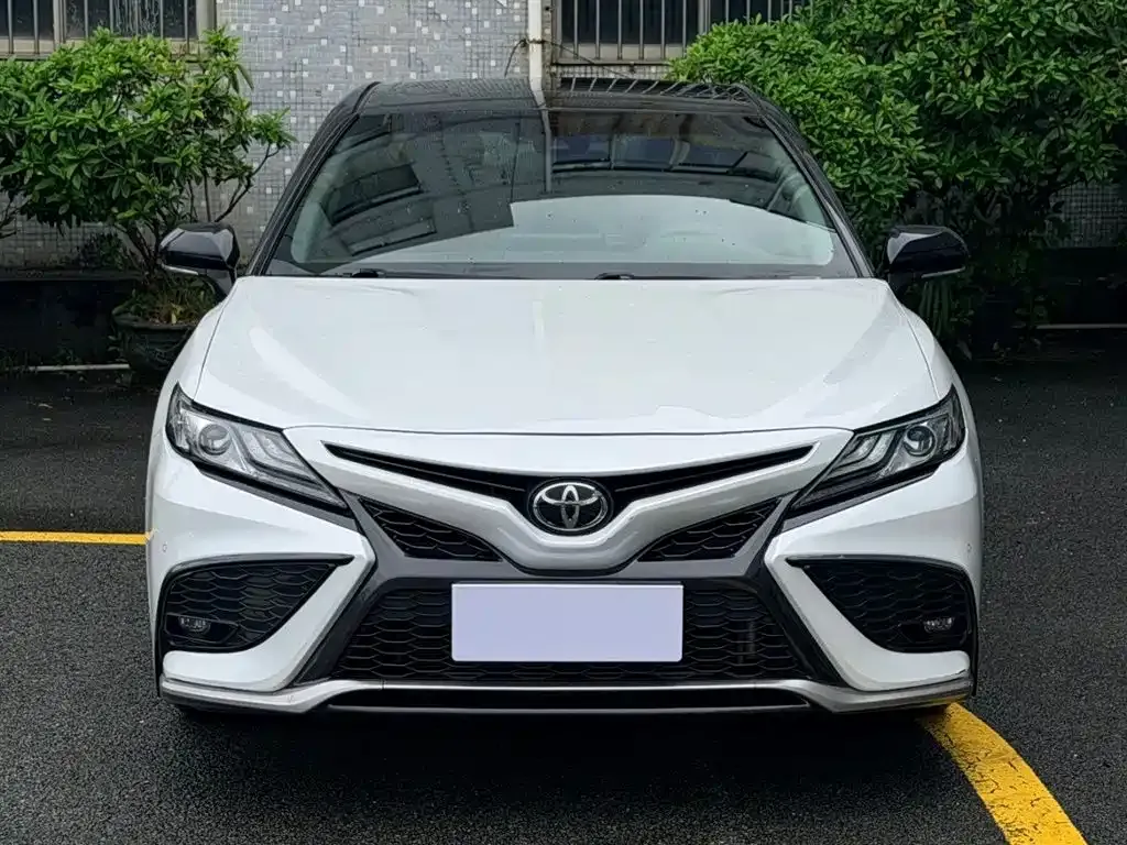 Toyota Camry — фото 2