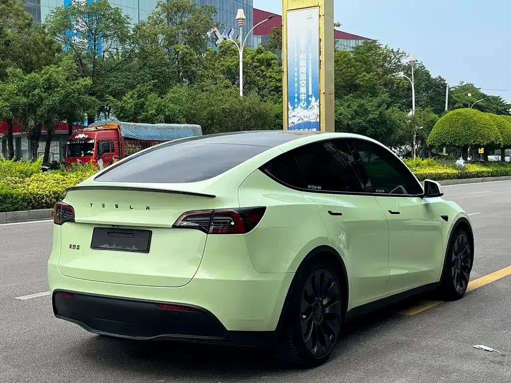 Tesla Model Y — фото 9