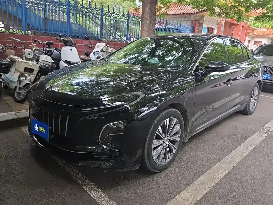 Hongqi E-QM5 — фото 1