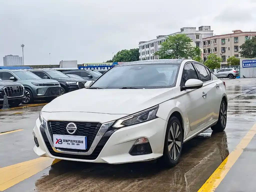 Nissan Teana — фото 1