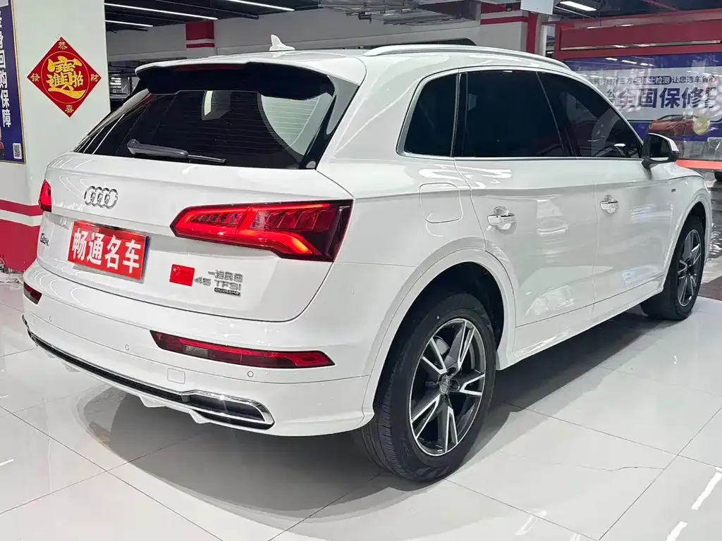 Audi Q5L — фото 7