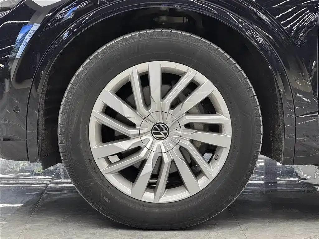 Volkswagen Touareg 2023 из CN, фото 2