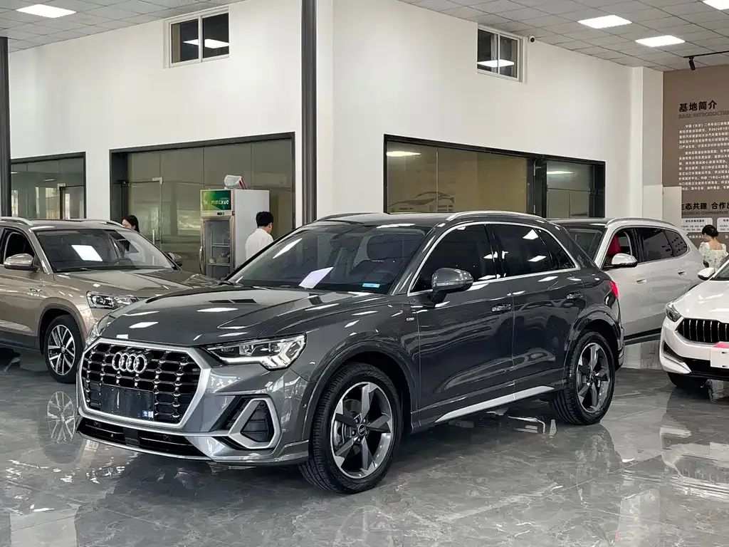 Audi Q3 — фото 1