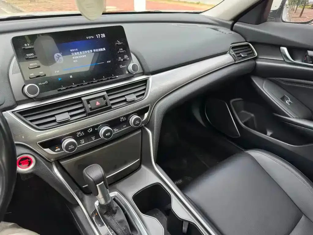 Honda Accord — фото 3