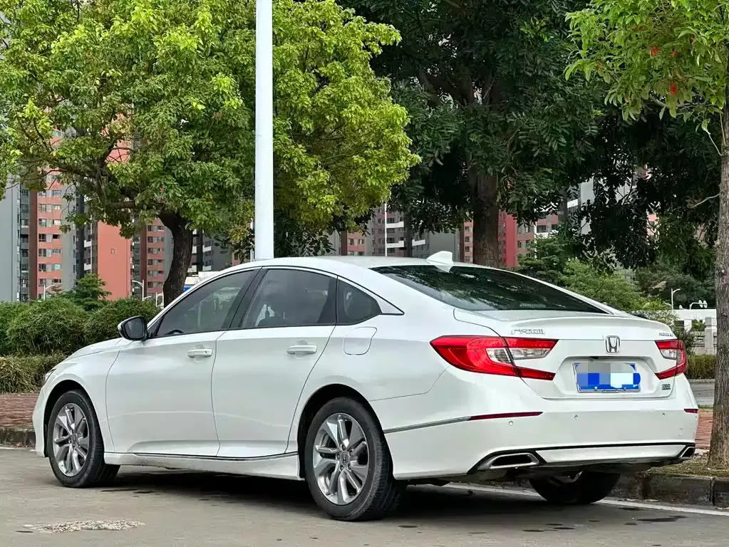 Honda Accord — фото 9