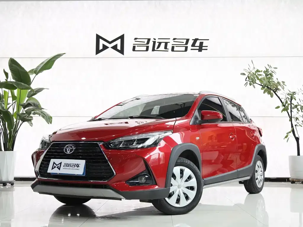 Toyota Yaris L — фото 1