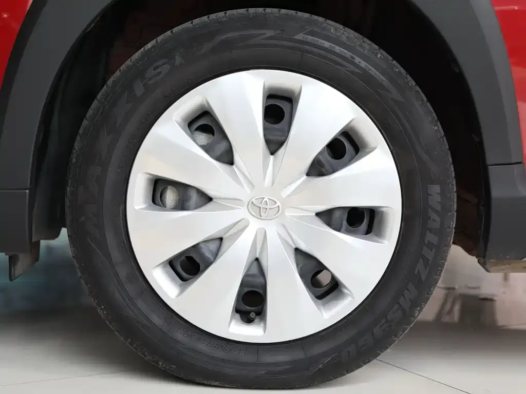 Toyota Yaris L — фото 2
