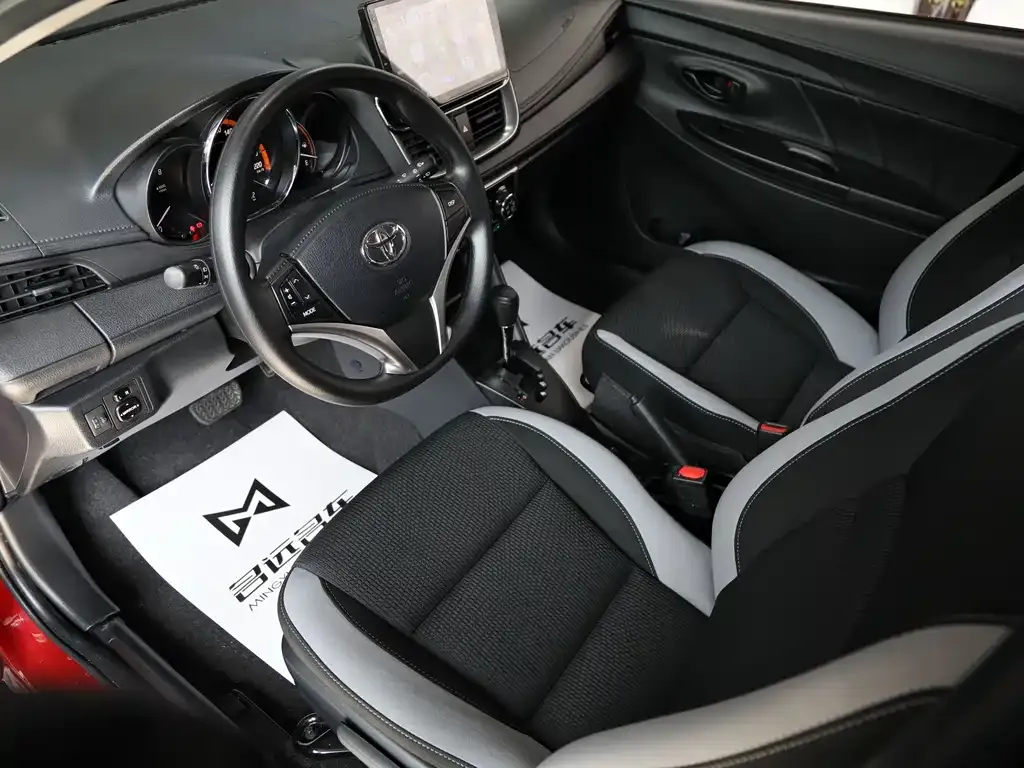 Toyota Yaris L — фото 7