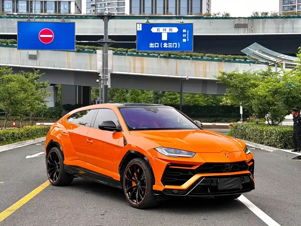 Lamborghini Urus — фото 5