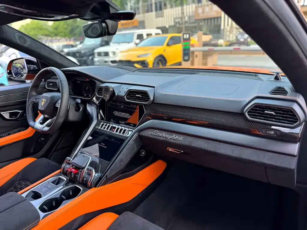 Lamborghini Urus — фото 3