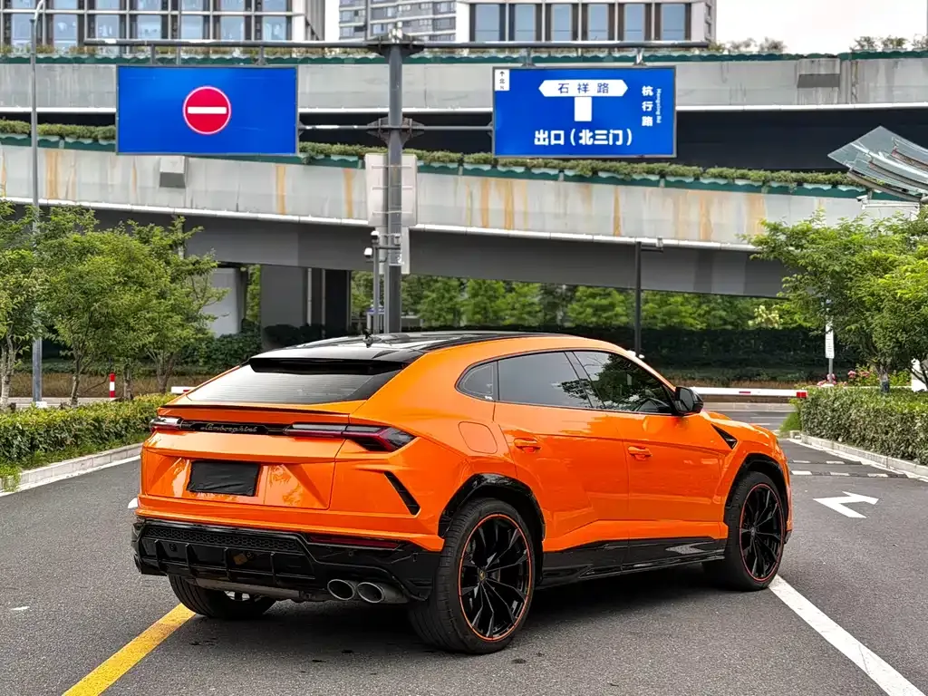 Lamborghini Urus — фото 7