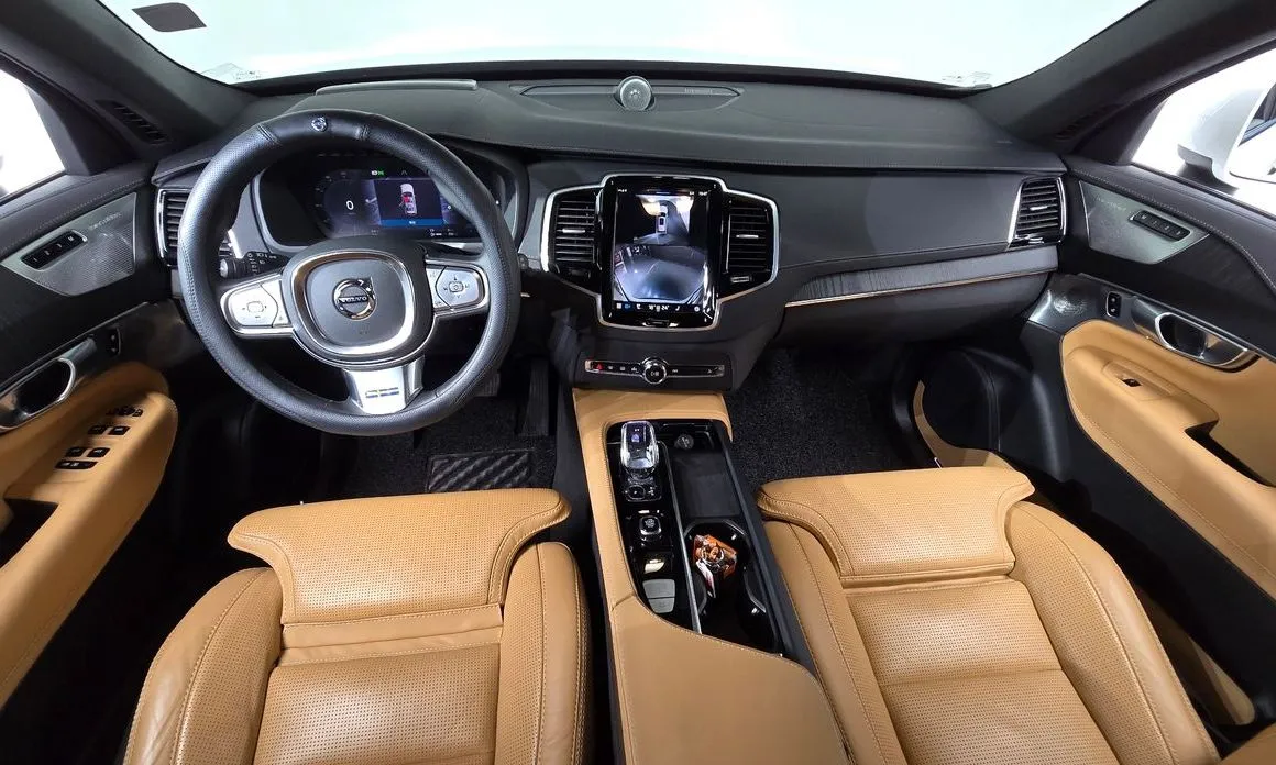 Volvo XC90 — фото 10