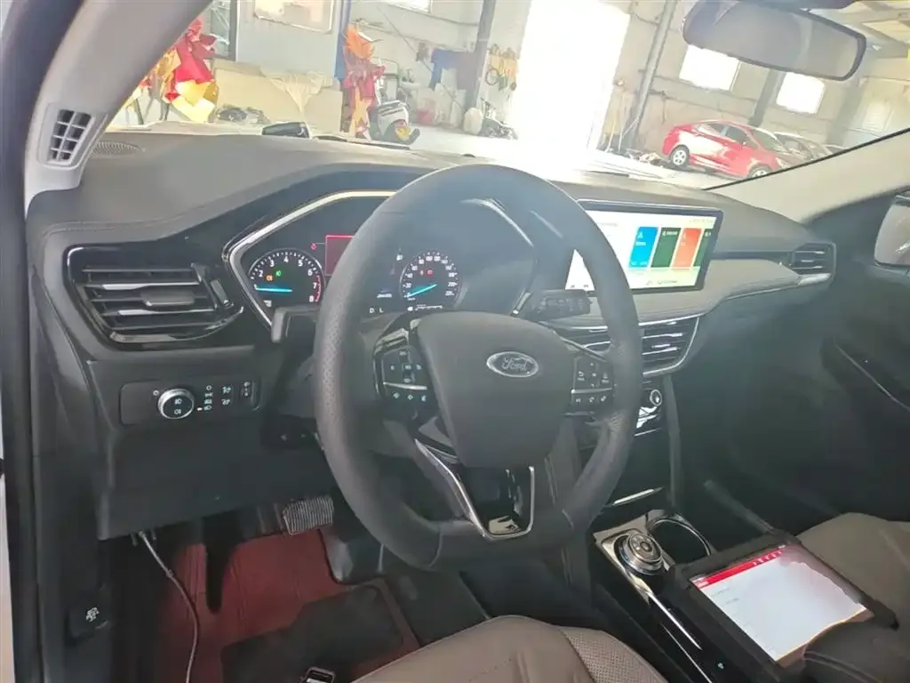 Ford Escape 2023 из CN, фото 5